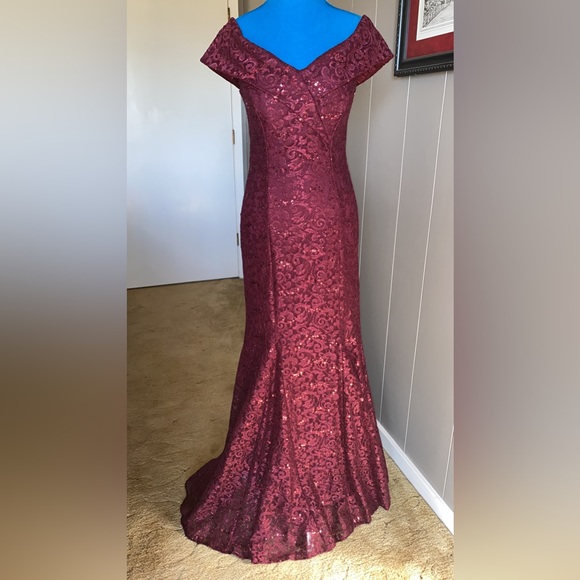 MORGAN & CO. BURGUNDY DRESS. - Picture 4 of 16